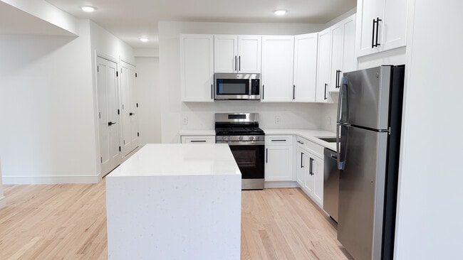 Kitchen - 325 Union Blvd