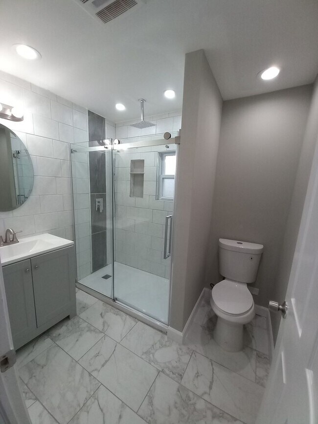 Foto del edificio - Beautifully Updated 3-Bedroom Home in East...