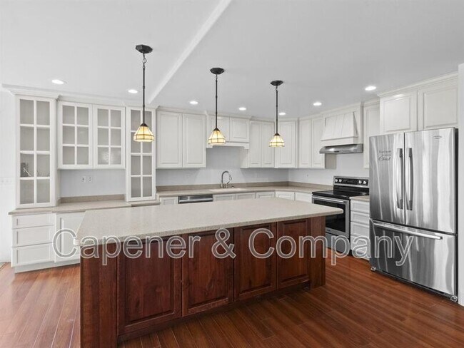 Building Photo - 9340 N River Rd