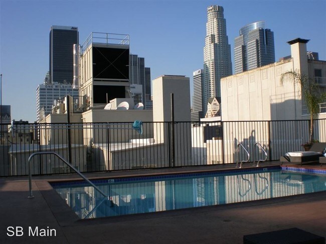 Foto del edificio - 111 W 7th St