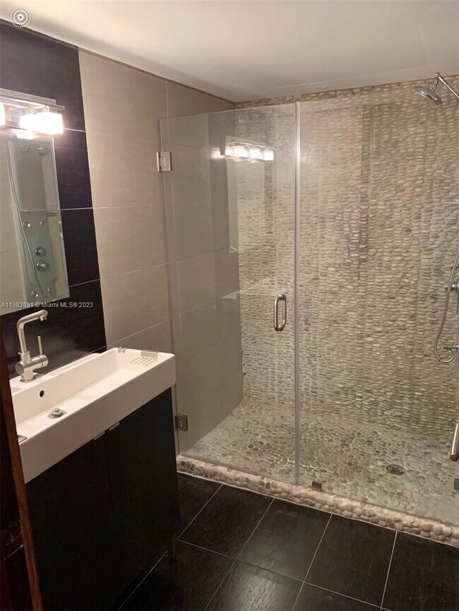 Foto del edificio - 9435 Fontainebleau Blvd