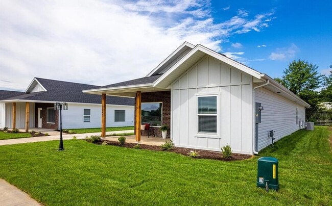 Building Photo - 929 N Blake Ave