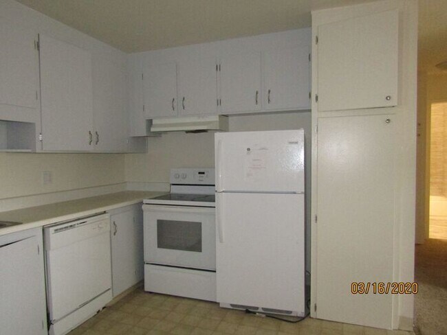 Building Photo - 1120 Lance Dr