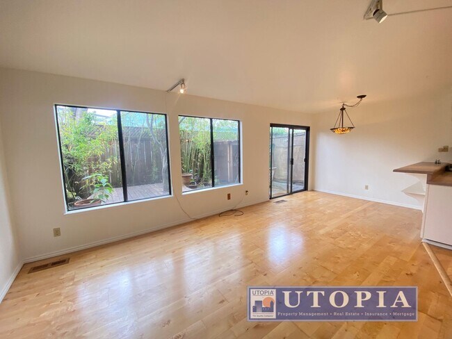 Foto del edificio - Charming 3 bed, 1.5 bath home in Live Oak, close to the beach and local markets