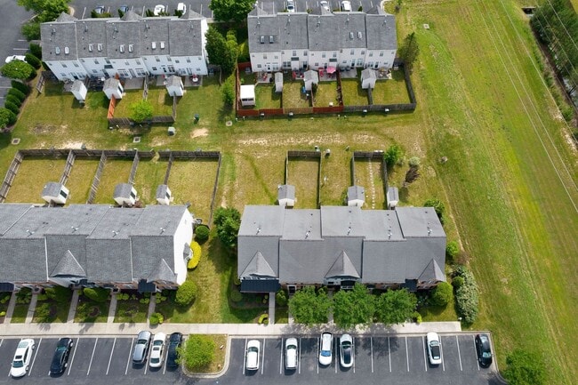 Foto del edificio - Well-maintained townhouse in Richmond