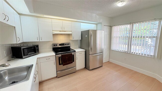 Foto del edificio - 13105 SW 16th Ct