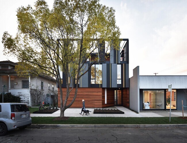 Building Photo - 1808 27th St