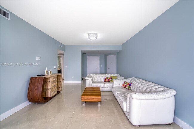 Building Photo - 18201 Collins Ave