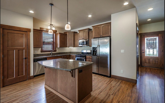 Foto del edificio - 913 Cattail Ct