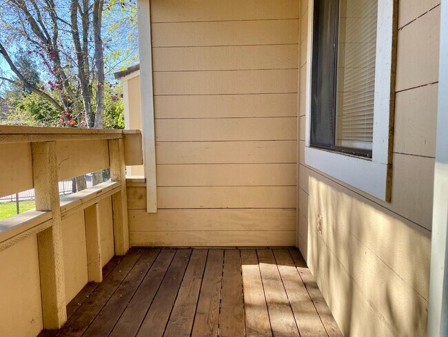 Foto del edificio - 1645 Pyrenees Ave