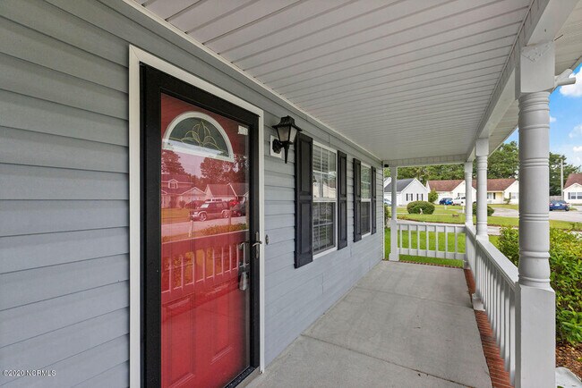 Building Photo - 411 Eucalyptus Ln