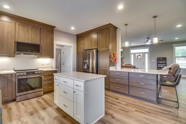 Foto del edificio - 5034 Burnley Rd