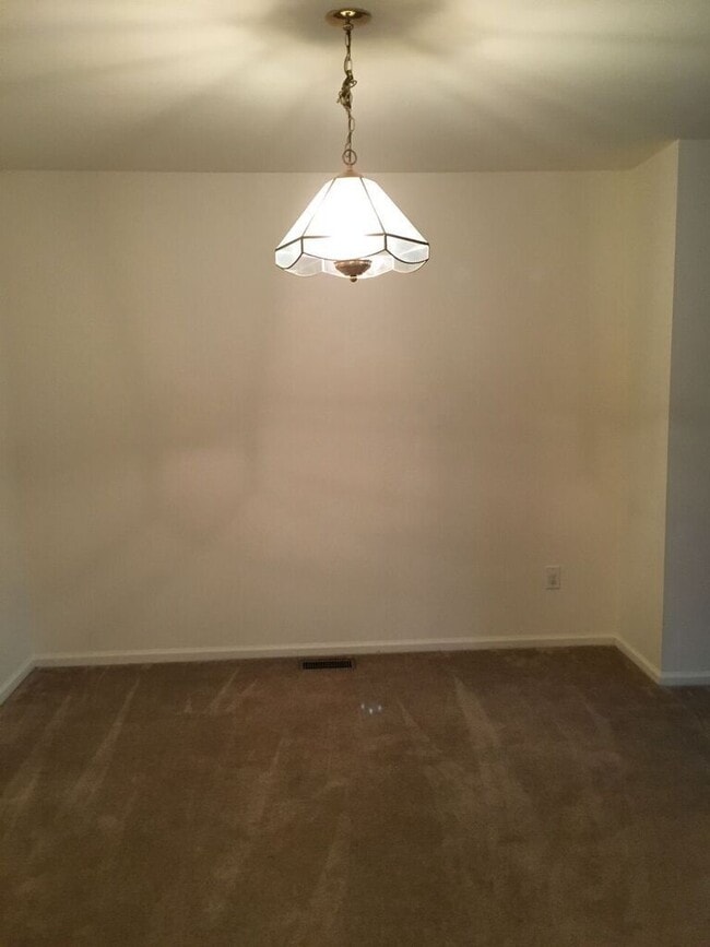 Building Photo - 3 bed 2.5 bath Townhouse - Mount Laurel