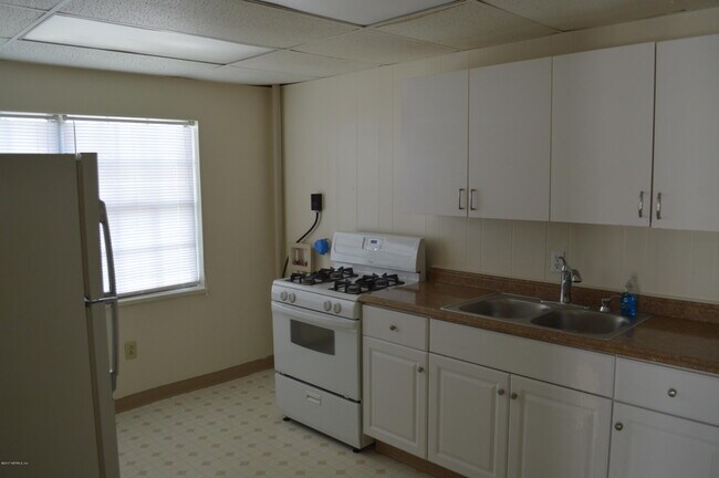 Building Photo - 3648 Riverside Ave