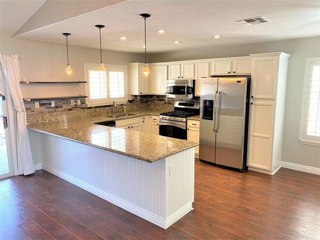 Building Photo - Gorgeous 4 Bedroom Chandler Home!
