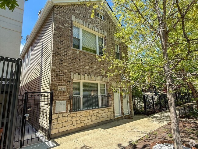 Building Photo - 2936 N Hoyne Ave