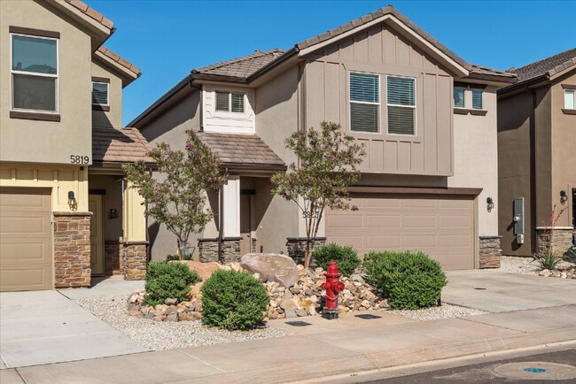 Building Photo - "Spacious 4-Bedroom Townhouse Retreat on S...