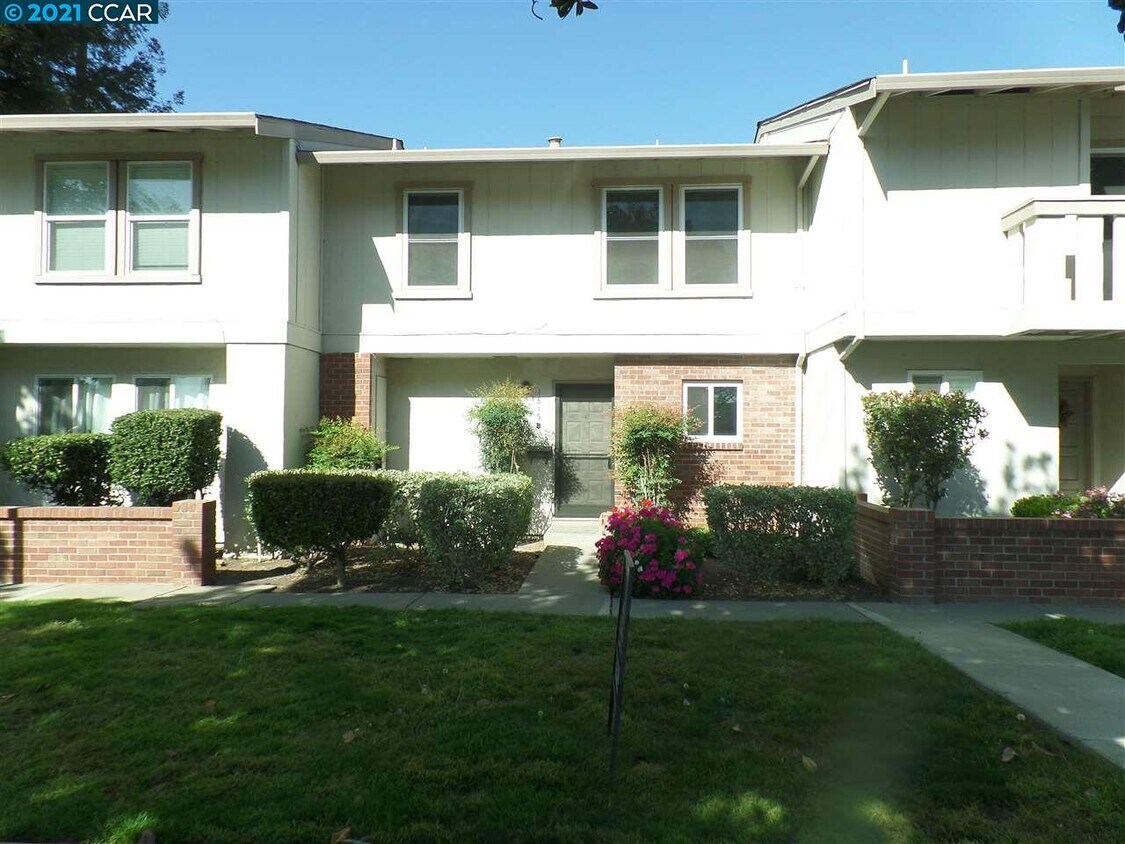 Primary Photo - 1815 Wildbrook Ct