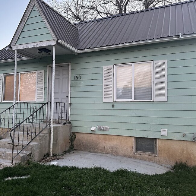 Building Photo - 160 S 500 E St