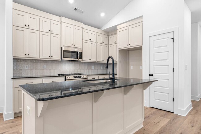 Foto del edificio - 6804 Fir St