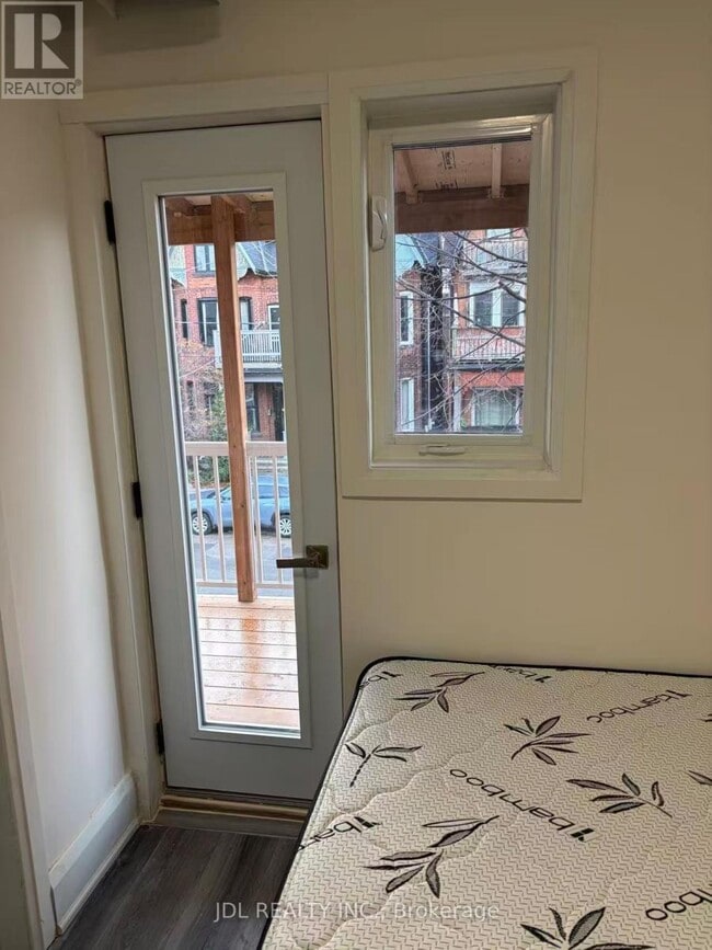 Building Photo - 5 Sorauren Ave