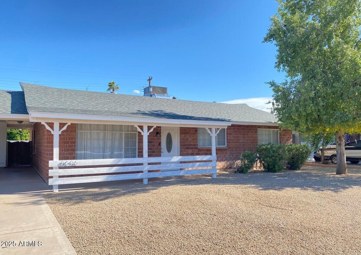 Foto principal - 8526 E Pinchot Ave