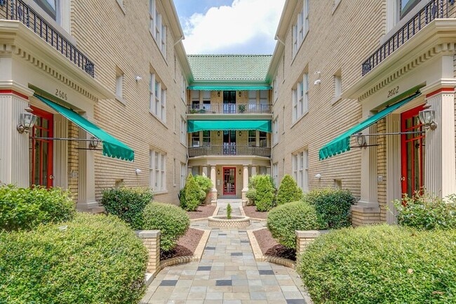 Building Photo - 2606 Monument Ave