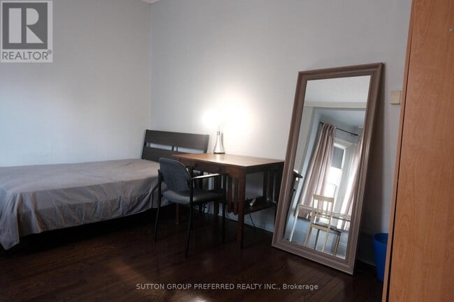 Building Photo - 1055 Richmond St