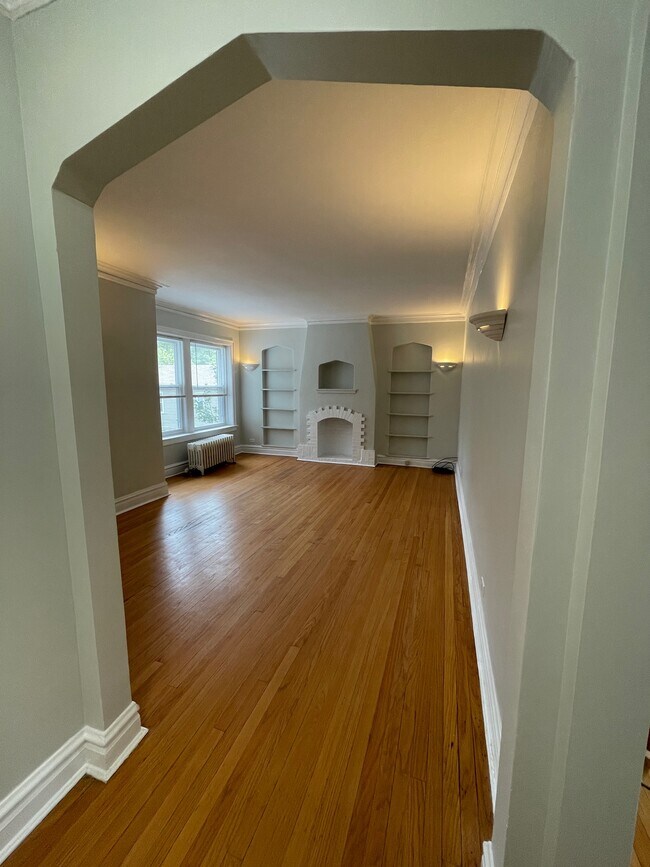 Entryway - 5324 N Kimball Ave