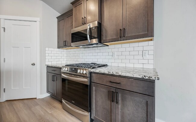 Building Photo - 4 Bed 3 Bath Single Level Home in Great Neighborhood