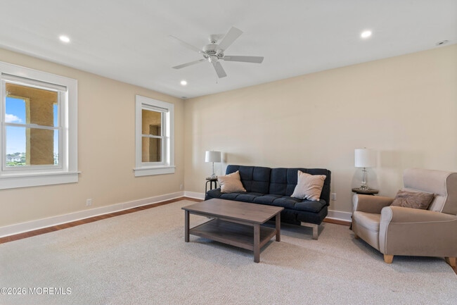 Building Photo - 1 Roseld Ave