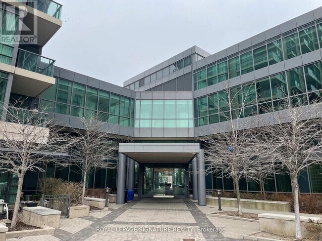 Photo du bâtiment - 205 Sherway Gardens Rd