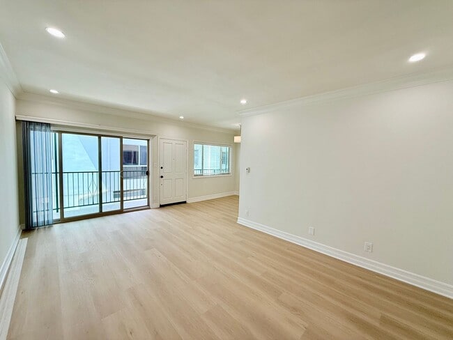 Building Photo - 11711 Goshen Ave