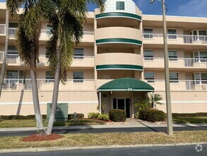 Building Photo - 6315 Shoreline Dr