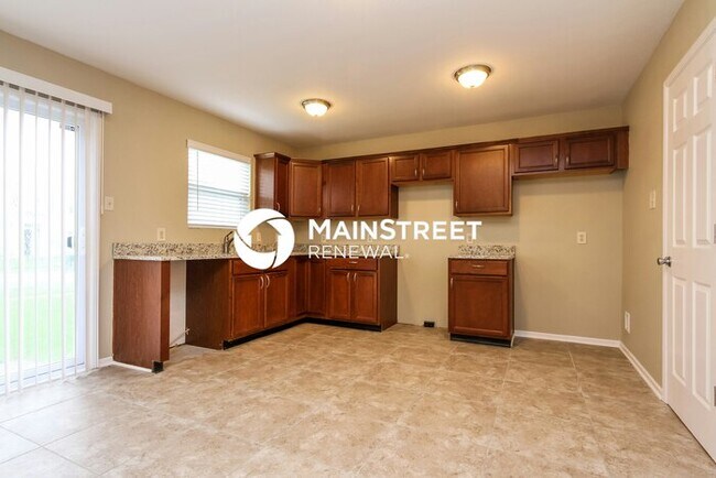 Foto del edificio - 3 Bedroom Pet-Friendly Home in Indianapolis, IN with Main Street Renewal