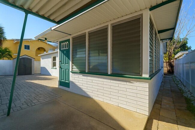 Foto del edificio - 553 72nd Ave