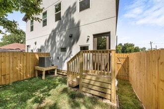 Building Photo - 1222 E 33rd St