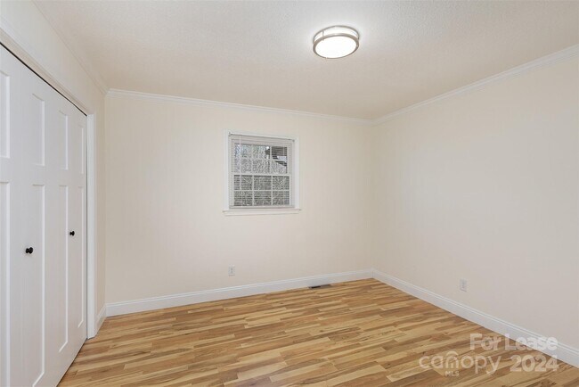 Building Photo - 401 Jackson Pl