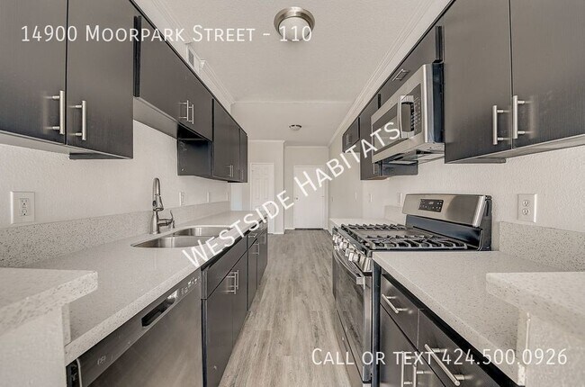 Foto del edificio - 14900 Moorpark St