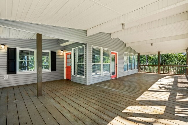 Building Photo - Spacious 4 Bedroom 2 bath home in Pawley's Island