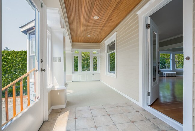 Foto del edificio - 3052 46th Ave SW