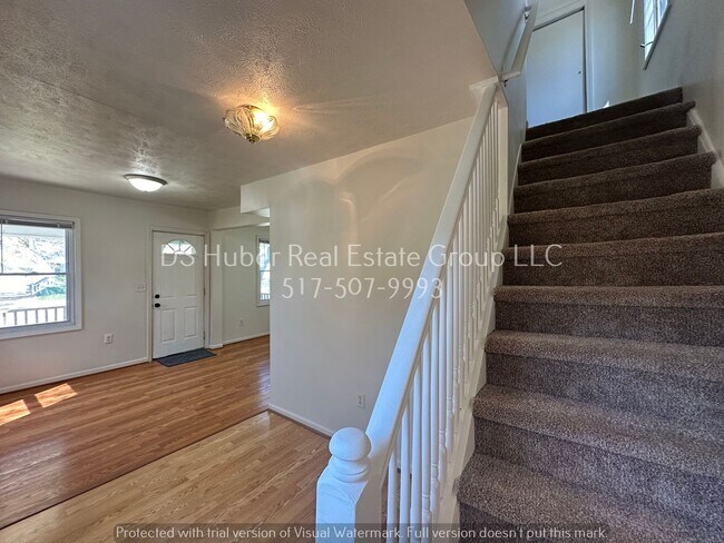 Building Photo - Fantastic 3 bedroom 1 bath with fenced yard!