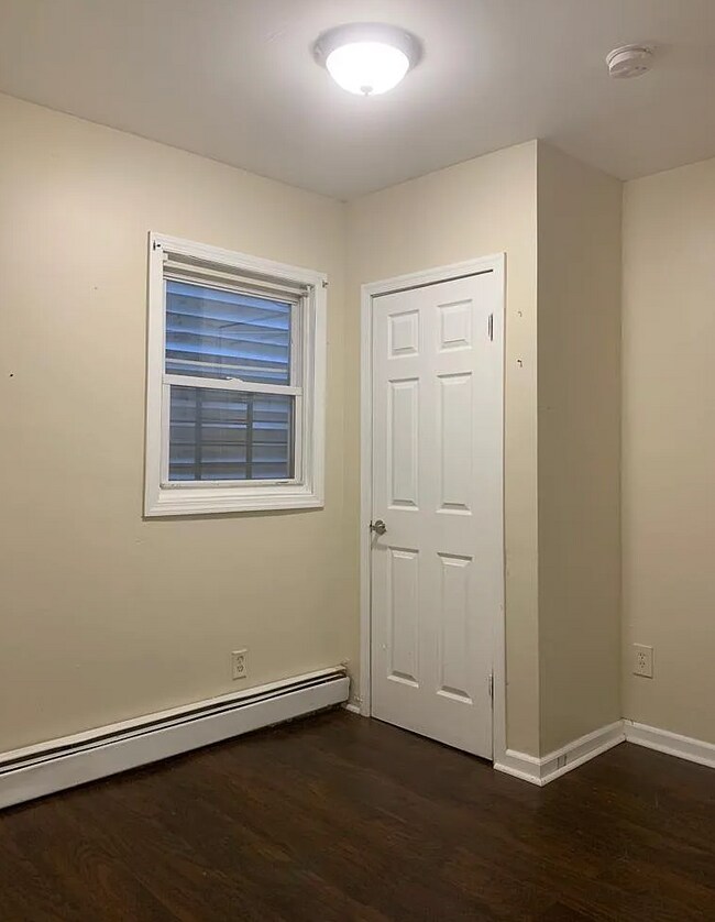 Building Photo - 219 3rd St