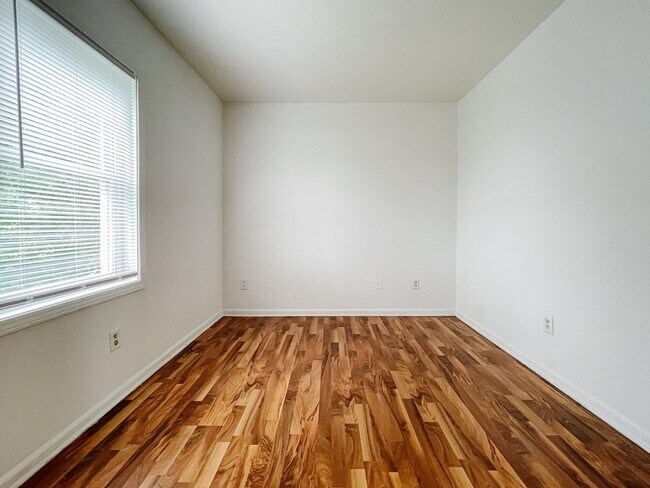Foto del edificio - 114 E 8th St