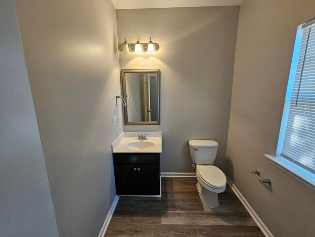 Foto del edificio - 637 Clover View Rd