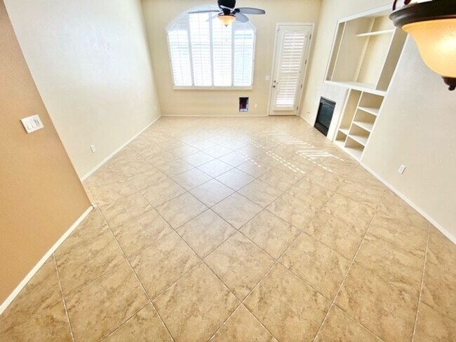 Building Photo - Gorgeous Summerlin Home 3 bedroom with 2 F...