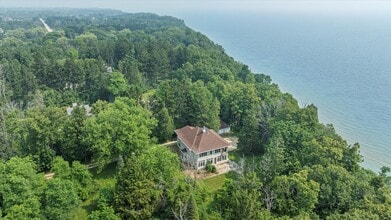 Building Photo - 598 Lake Shore Rd