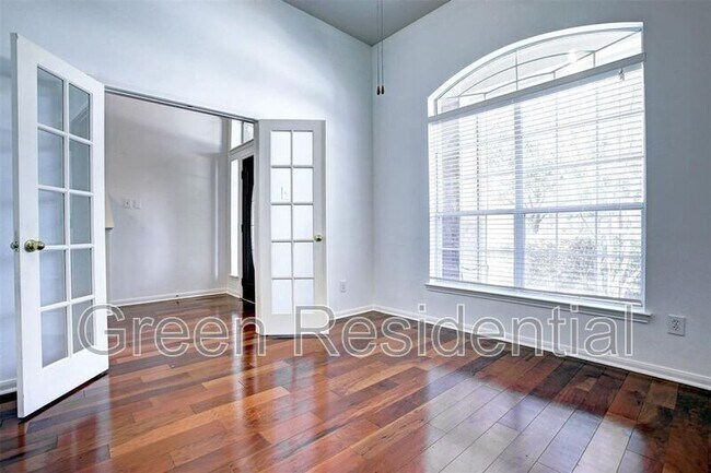 Building Photo - 10024 Hidden Falls Dr