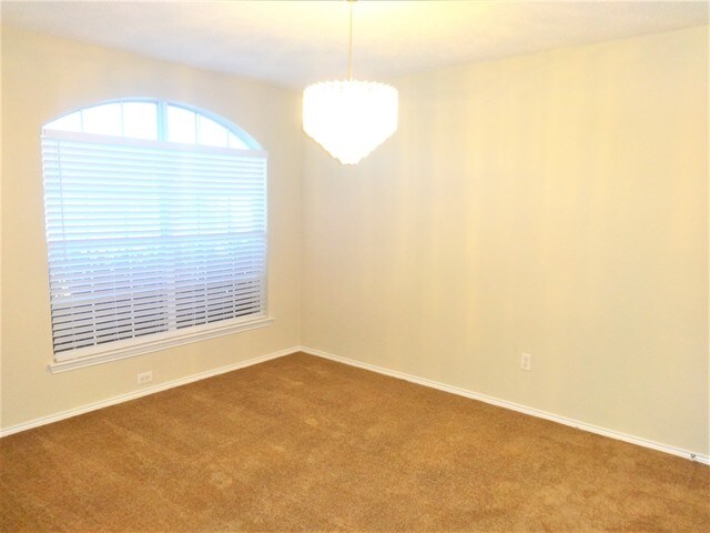 Foto del edificio - 649 Babbling Brook Dr