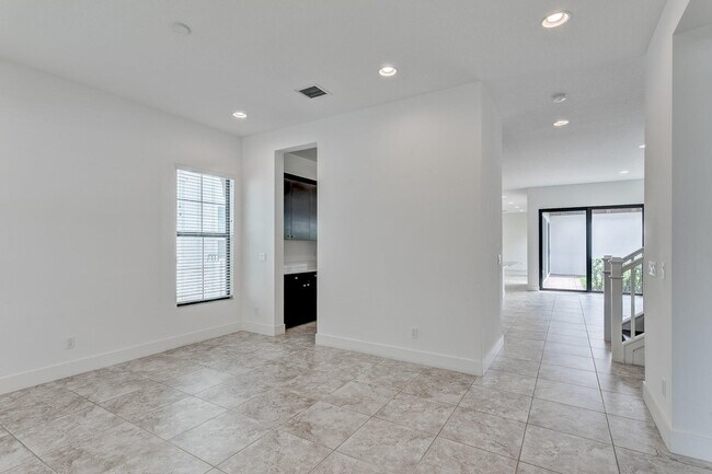 Building Photo - 1205 Faulkner Ter
